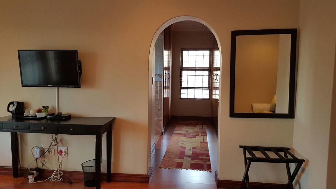 Lily White Guest House Centurion Exterior photo
