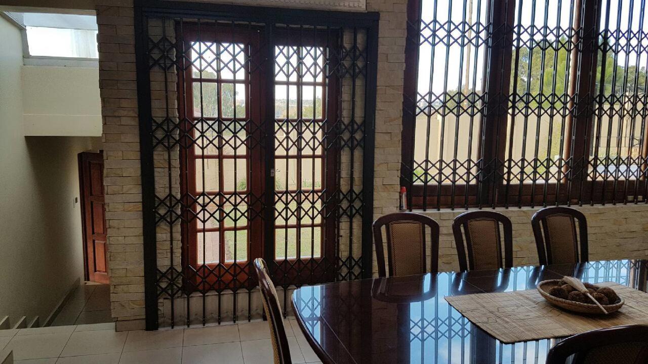 Lily White Guest House Centurion Exterior photo