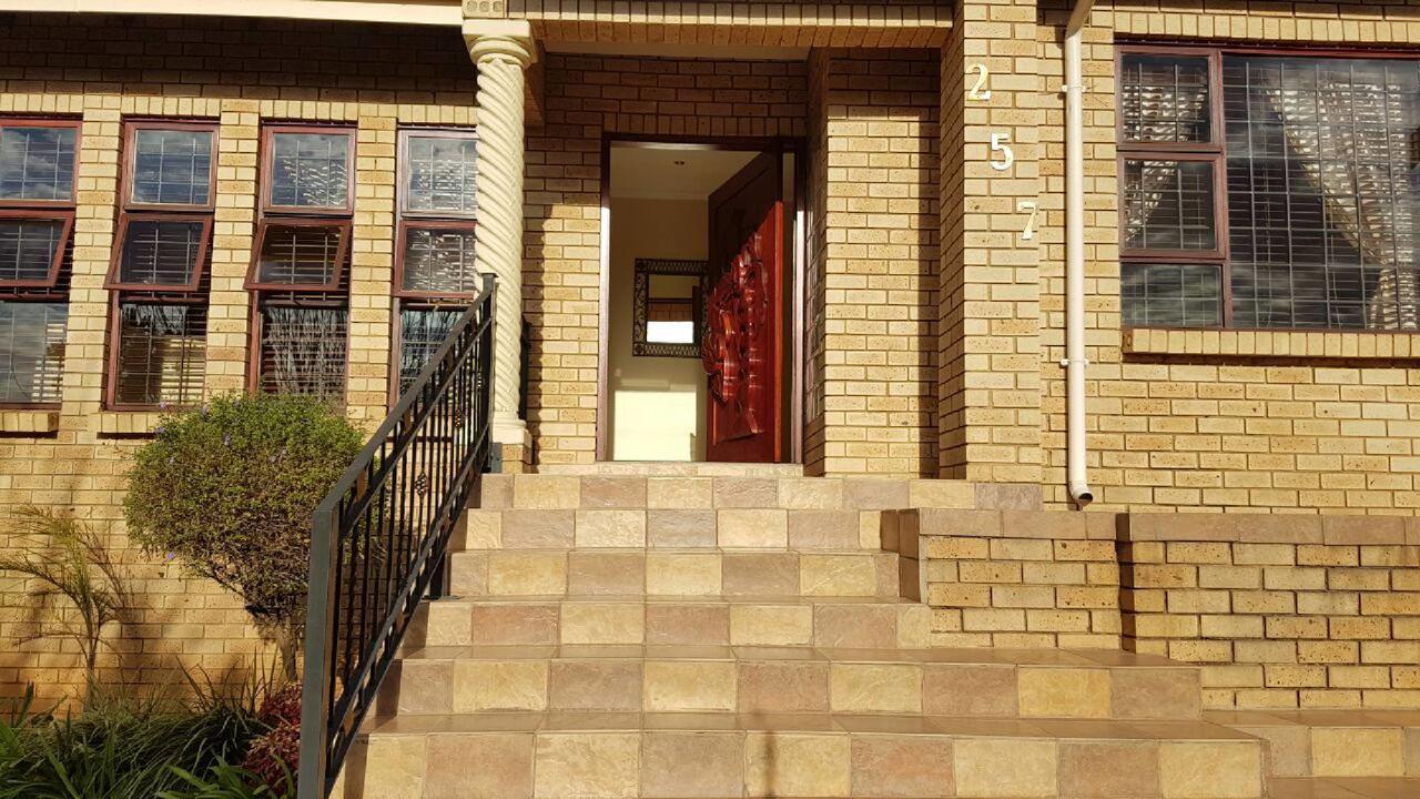 Lily White Guest House Centurion Exterior photo
